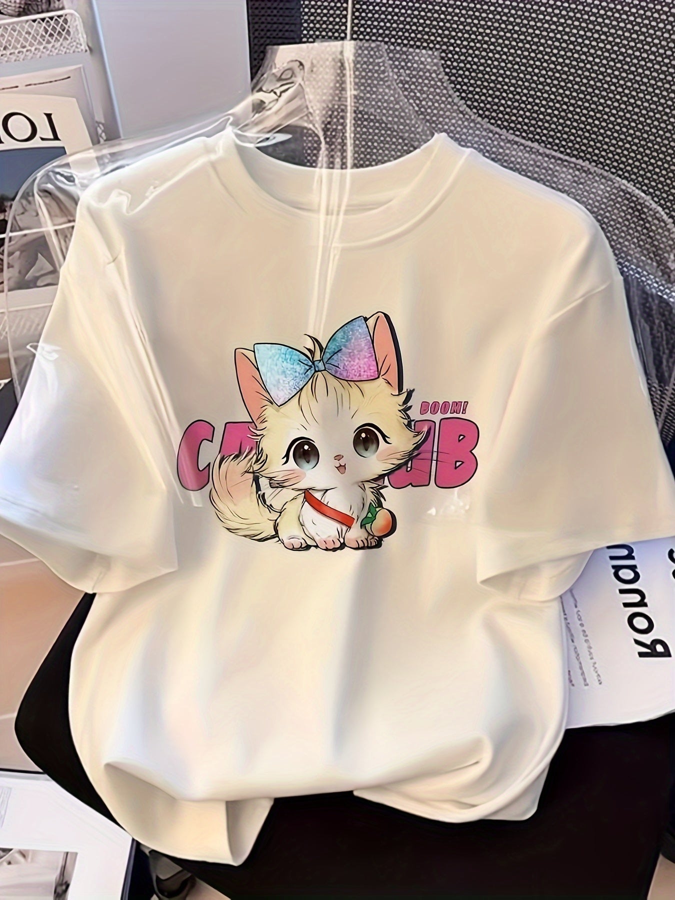 Women's White Short-Sleeve Tee – Cute Cat Graphic Print, Loose Fit